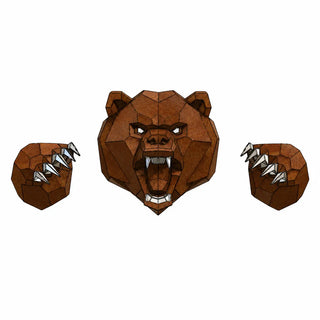 Sculpture murale d'une tête d'ours en métal fabriquée par l'artiste Cyril Maire