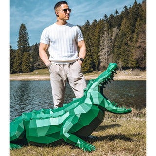 Sculpture, statue d'un alligator de taille réelle, fabriquée en métal par l'artiste par Cyril Maire