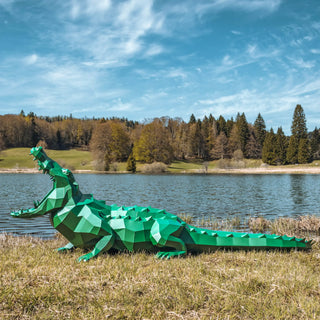 Sculpture, statue d'un alligator de taille réelle, fabriquée en métal par l'artiste par Cyril Maire