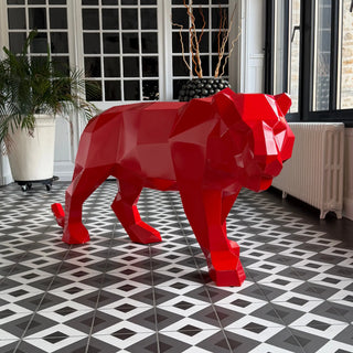 Sculpture d'art en acier d'un tigre peint en rouge fabriquée par l'artiste Cyril Maire