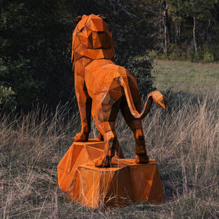 Sculpture d'un lion en acier corten réalisée par l'artiste Cyril Maire