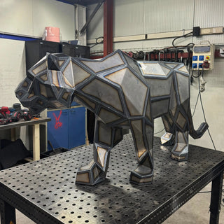 Grand tigre en métal – Sculpture style origami low poly