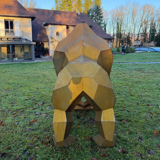 Sculpture d'art en acier d'un gorille en acier corten fabriquée par l'artiste Cyril Maire