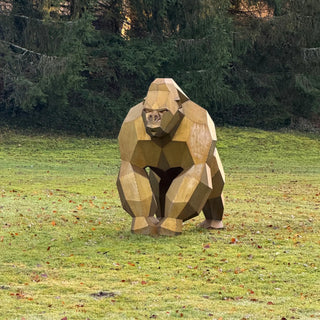 Sculpture d'art en acier d'un gorille en acier corten fabriquée par l'artiste Cyril Maire