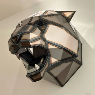 Sculpture en acier d'une tête de tigre métallique